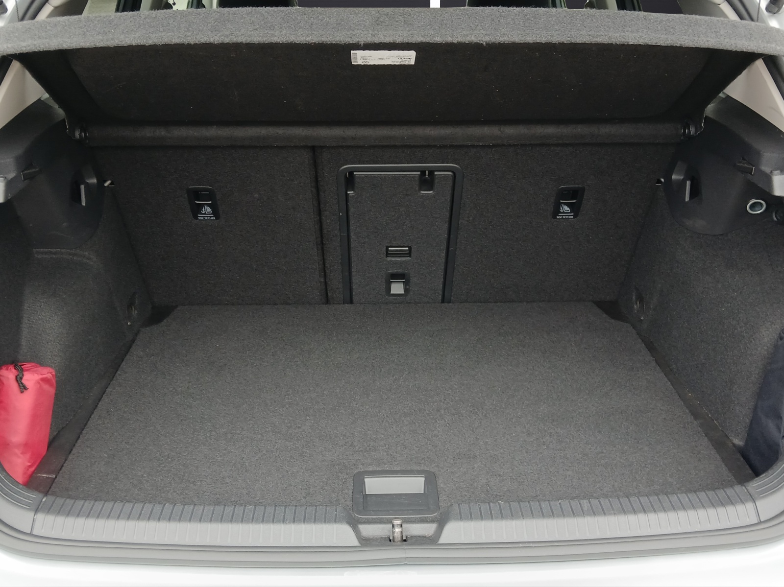 Fahrzeugabbildung Volkswagen Golf VIII TSI Active Standhzg. LEDplus Navi AID HUD ACC RFK SH