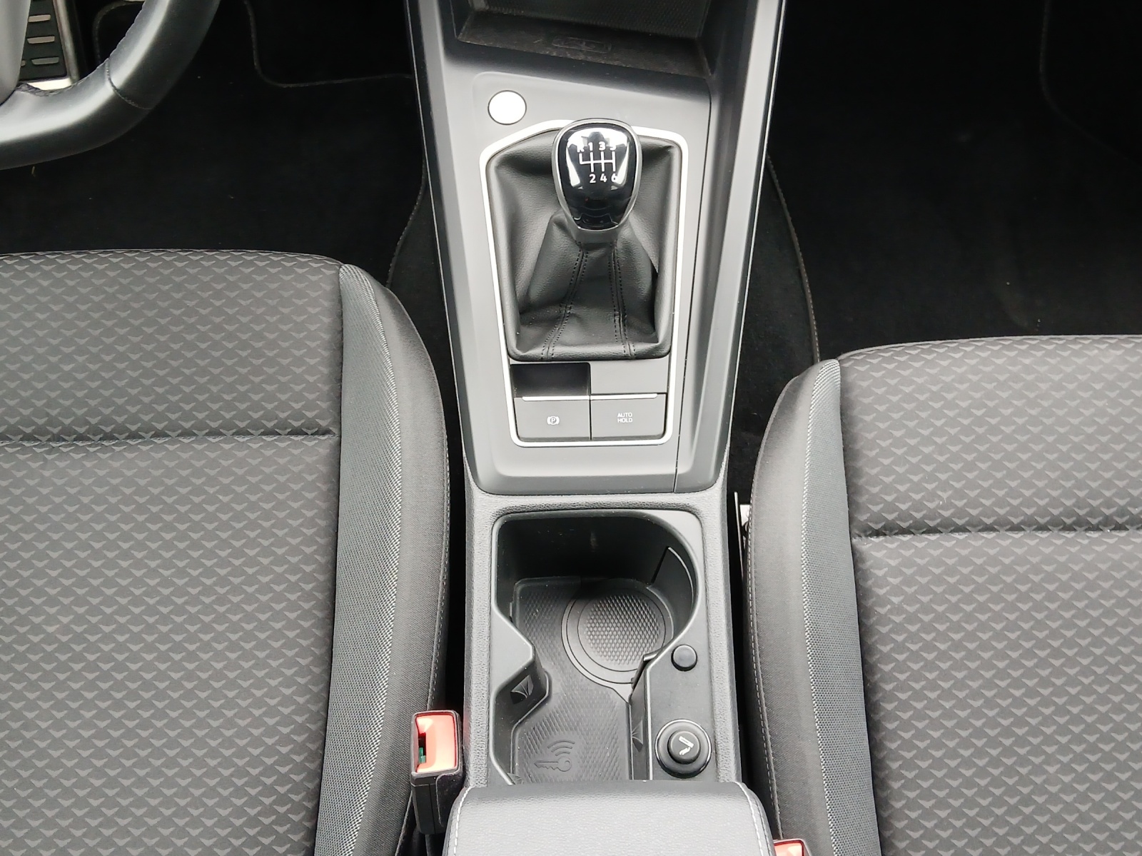 Fahrzeugabbildung Volkswagen Golf VIII TSI Active Standhzg. LEDplus Navi AID HUD ACC RFK SH