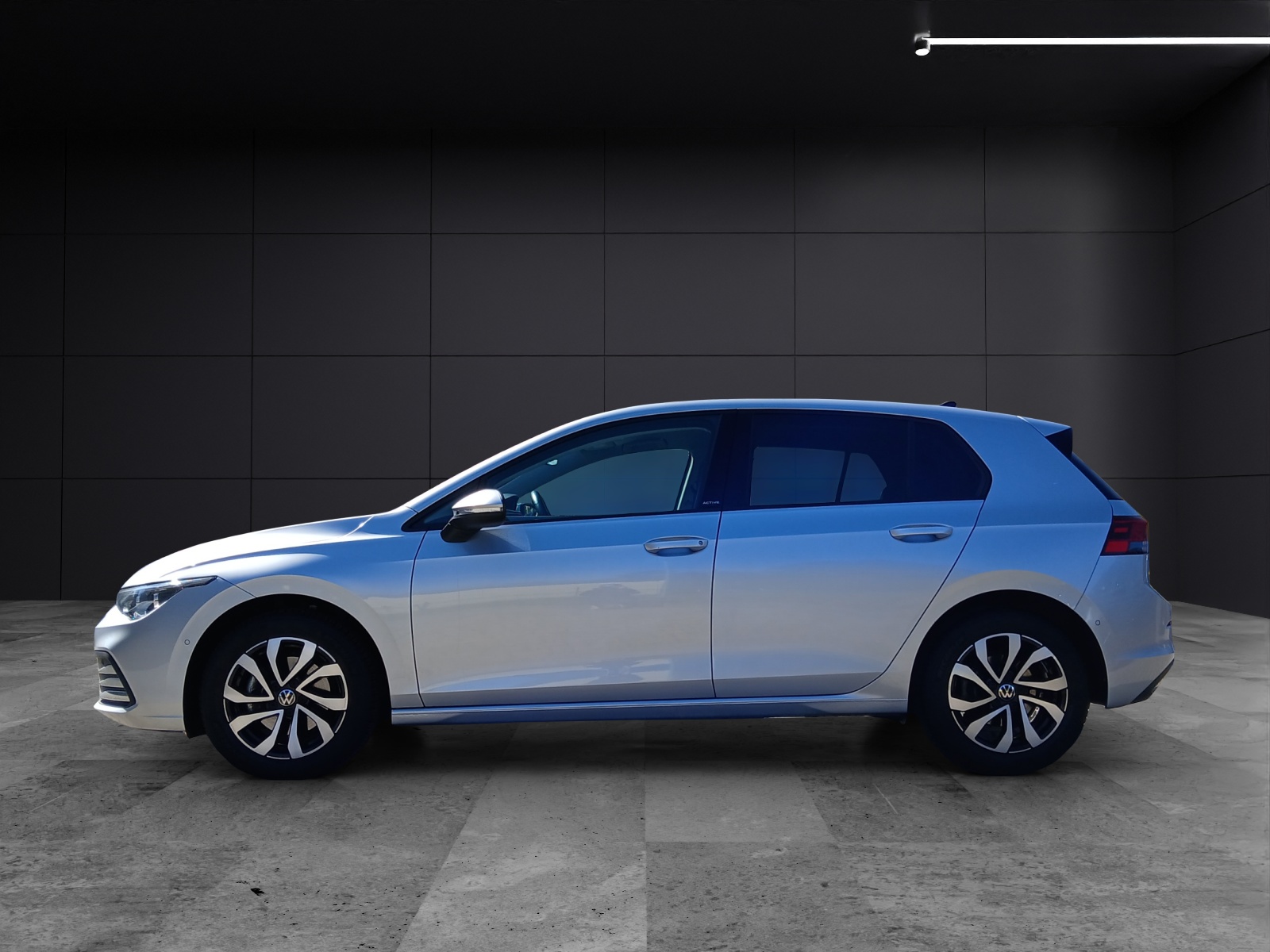 Fahrzeugabbildung Volkswagen Golf VIII TSI Active Standhzg. LEDplus Navi AID HUD ACC RFK SH