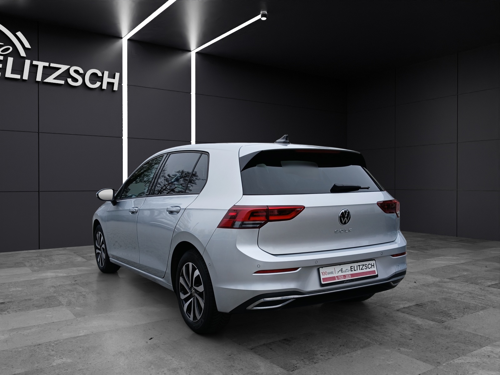 Fahrzeugabbildung Volkswagen Golf VIII TSI Active Standhzg. LEDplus Navi AID HUD ACC RFK SH