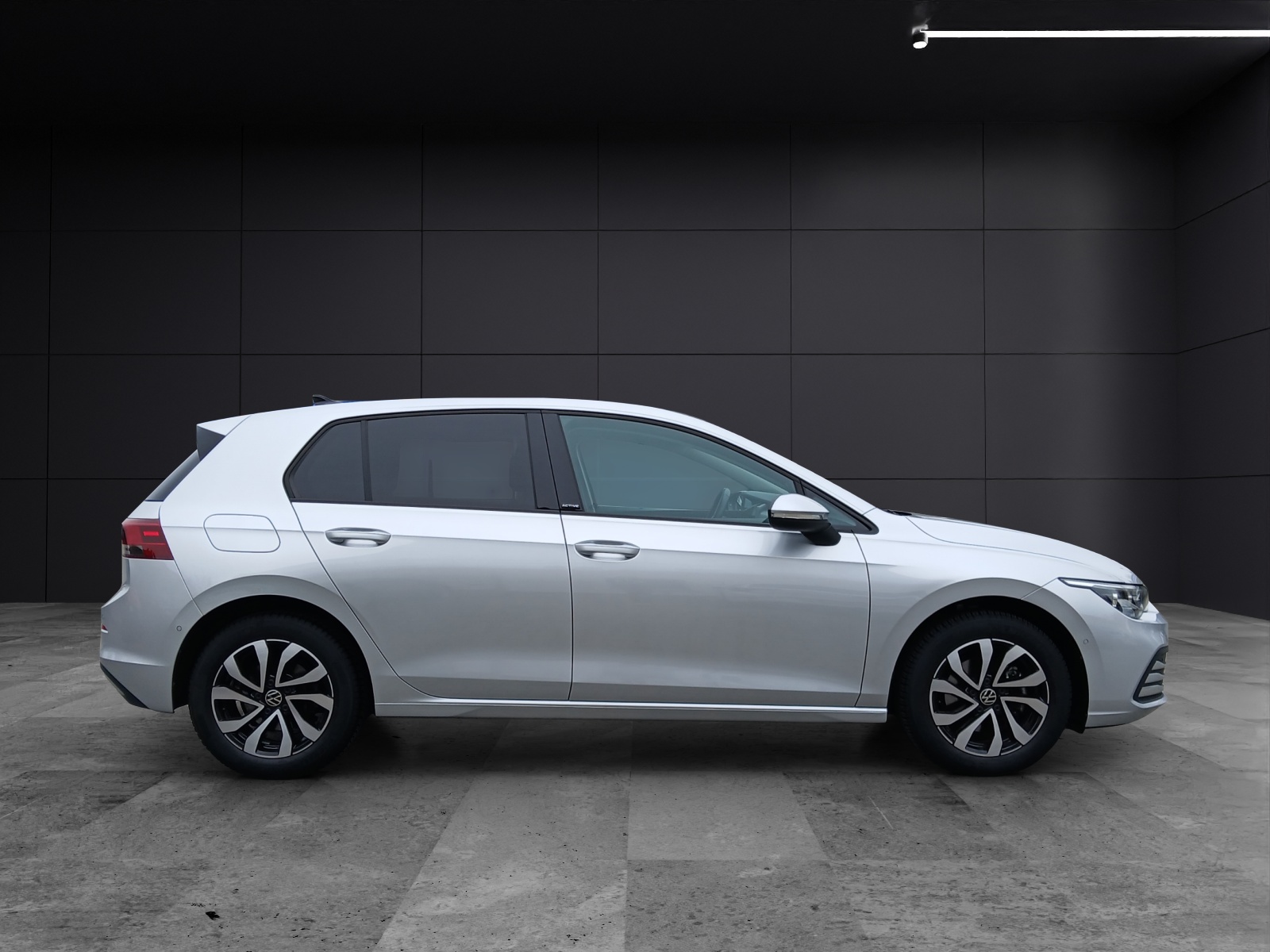 Fahrzeugabbildung Volkswagen Golf VIII TSI Active Standhzg. LEDplus Navi AID HUD ACC RFK SH