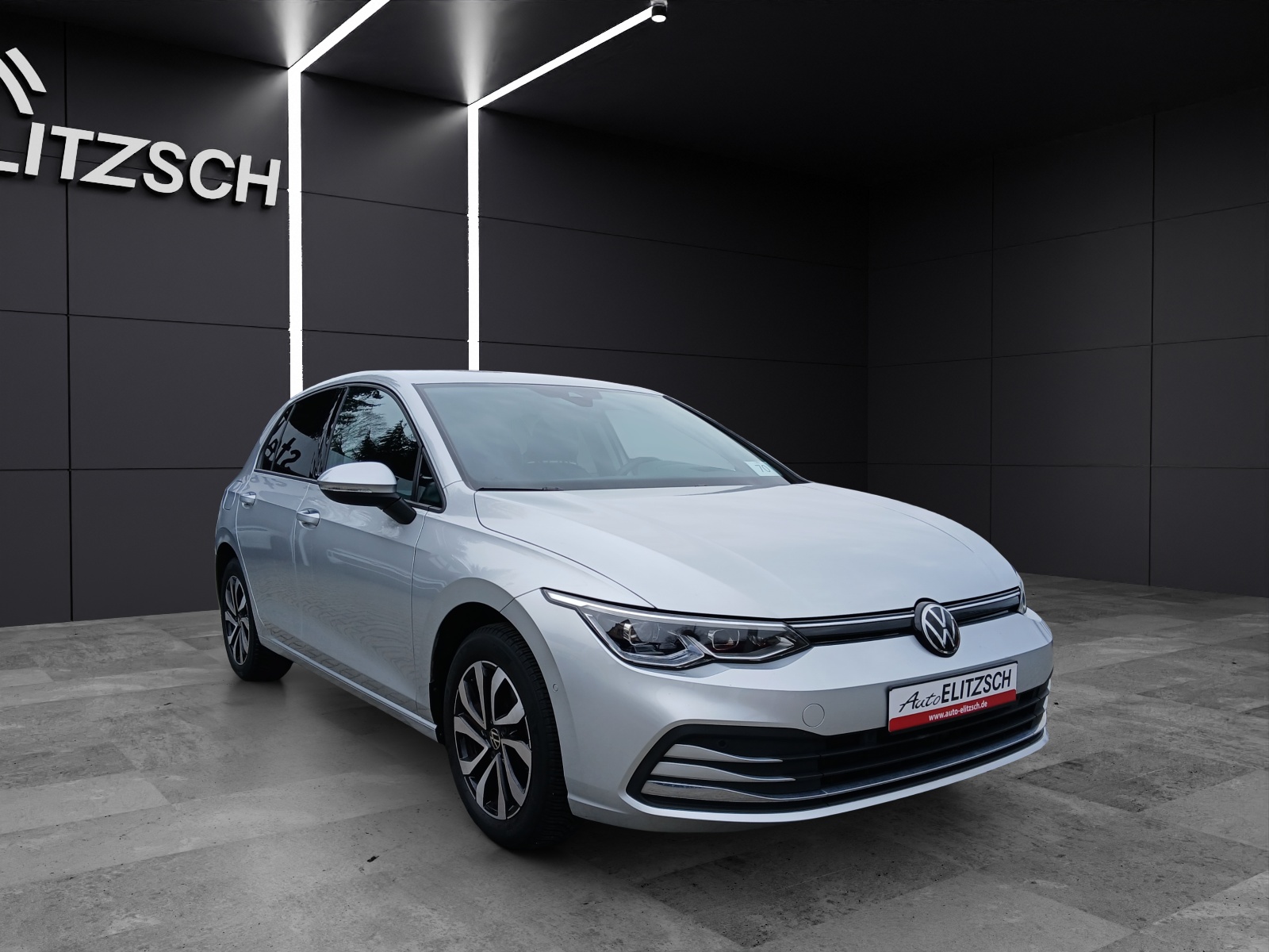 Fahrzeugabbildung Volkswagen Golf VIII TSI Active Standhzg. LEDplus Navi AID HUD ACC RFK SH