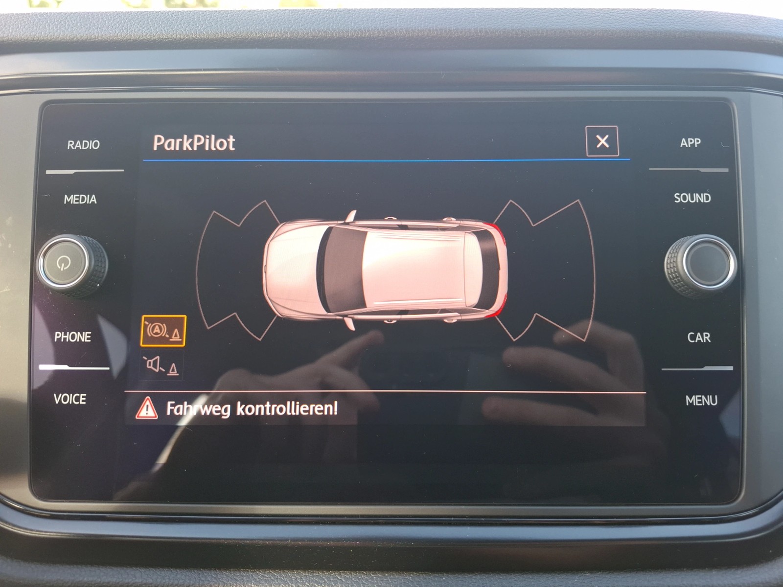 Fahrzeugabbildung Volkswagen T-Roc TSI Basis CarPlay PDC SH LM