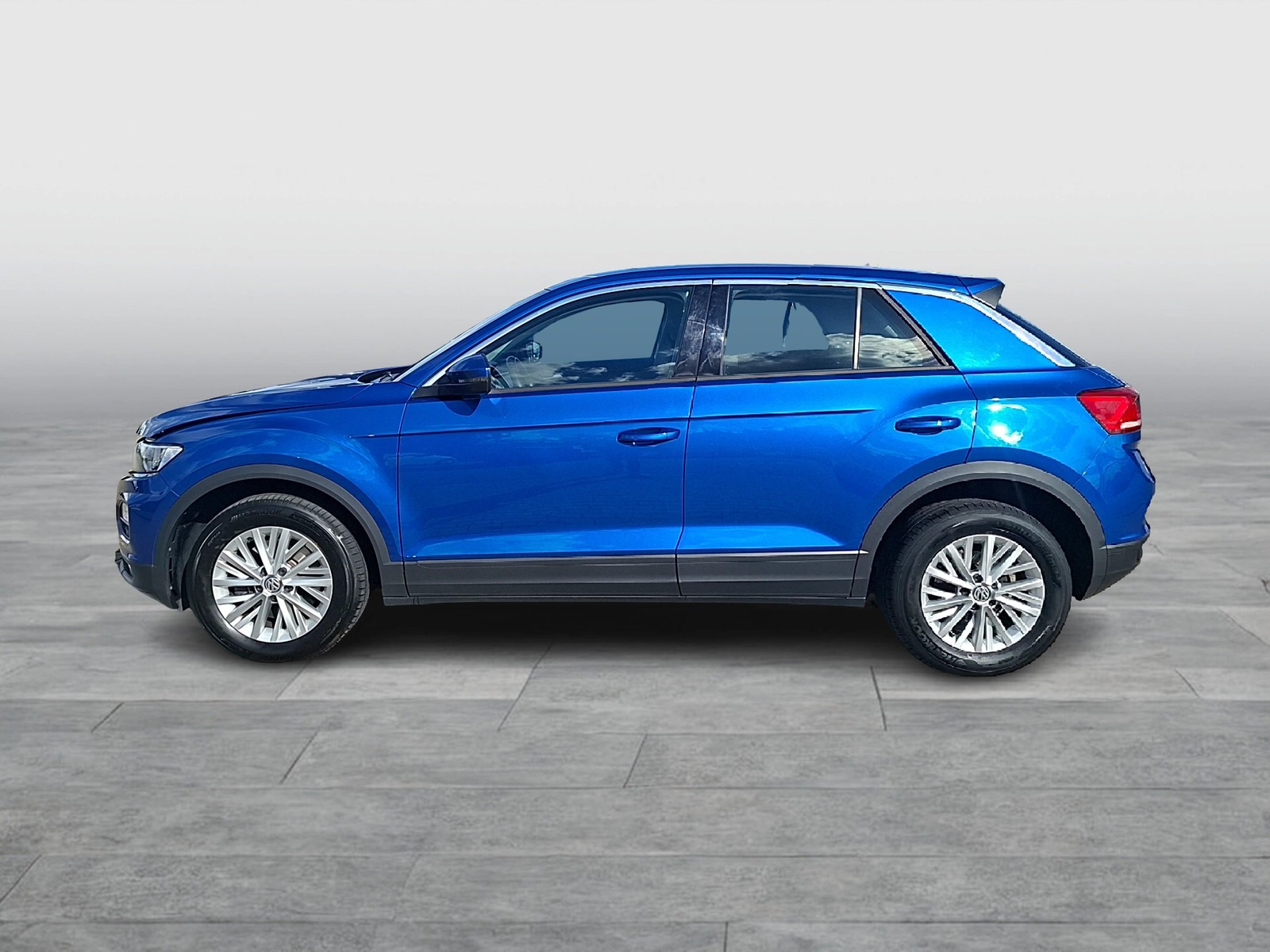Fahrzeugabbildung Volkswagen T-Roc TSI Basis CarPlay PDC SH LM