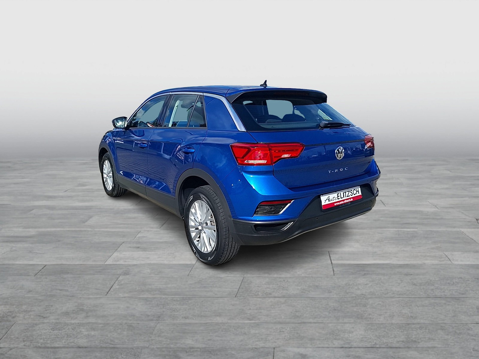 Fahrzeugabbildung Volkswagen T-Roc TSI Basis CarPlay PDC SH LM