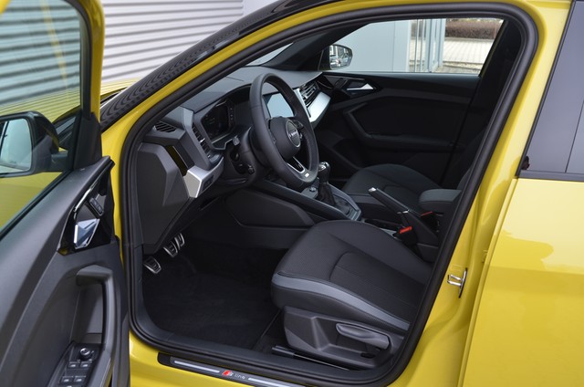 Fahrzeugabbildung Audi A1 citycarver 30 TFSI S line LED Virtual SHZ PDC S line LED Scheinw. Infotainment Paket