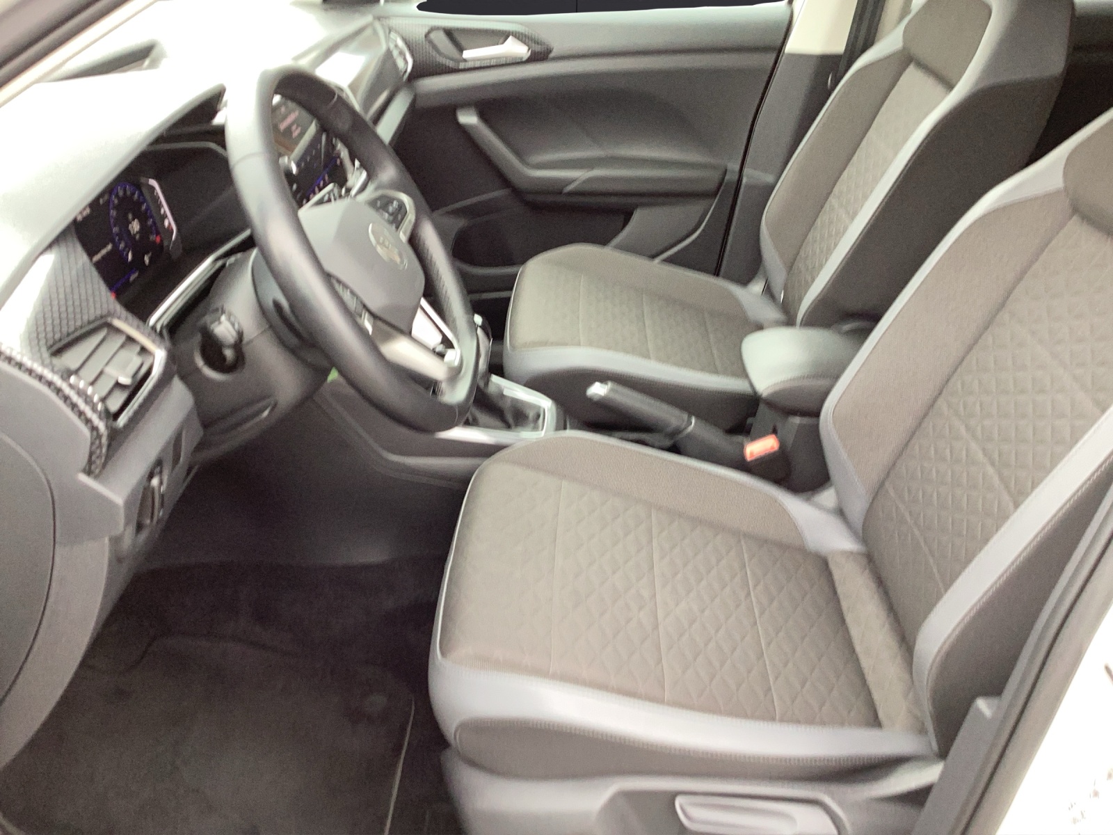 Fahrzeugabbildung Volkswagen T-Cross TSI Style DSG LED AID ACC PDC SH 17