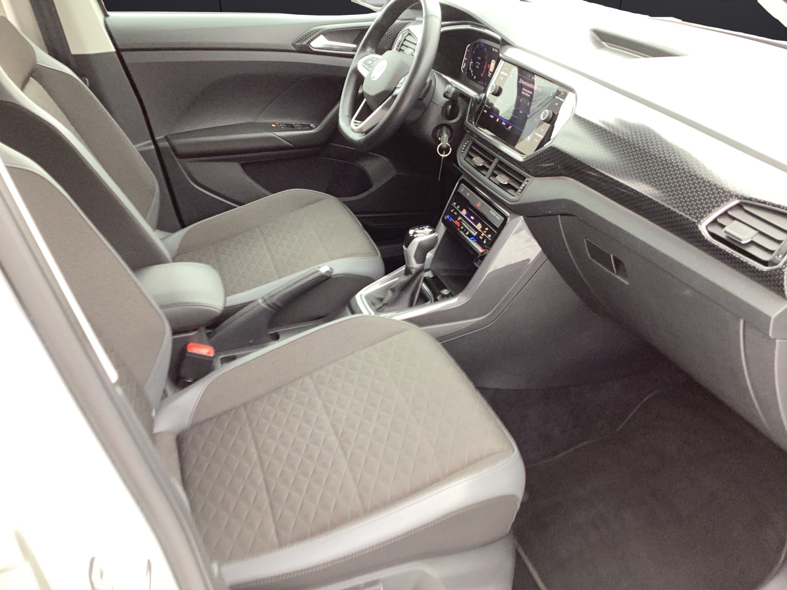 Fahrzeugabbildung Volkswagen T-Cross TSI Style DSG LED AID ACC PDC SH 17