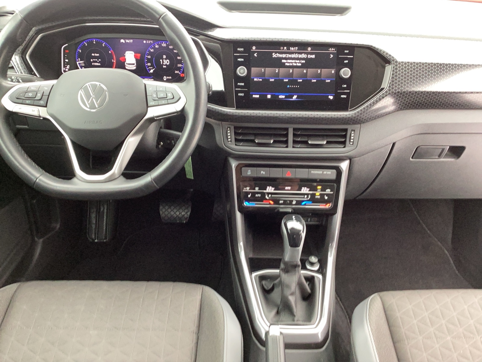 Fahrzeugabbildung Volkswagen T-Cross TSI Style DSG LED AID ACC PDC SH 17