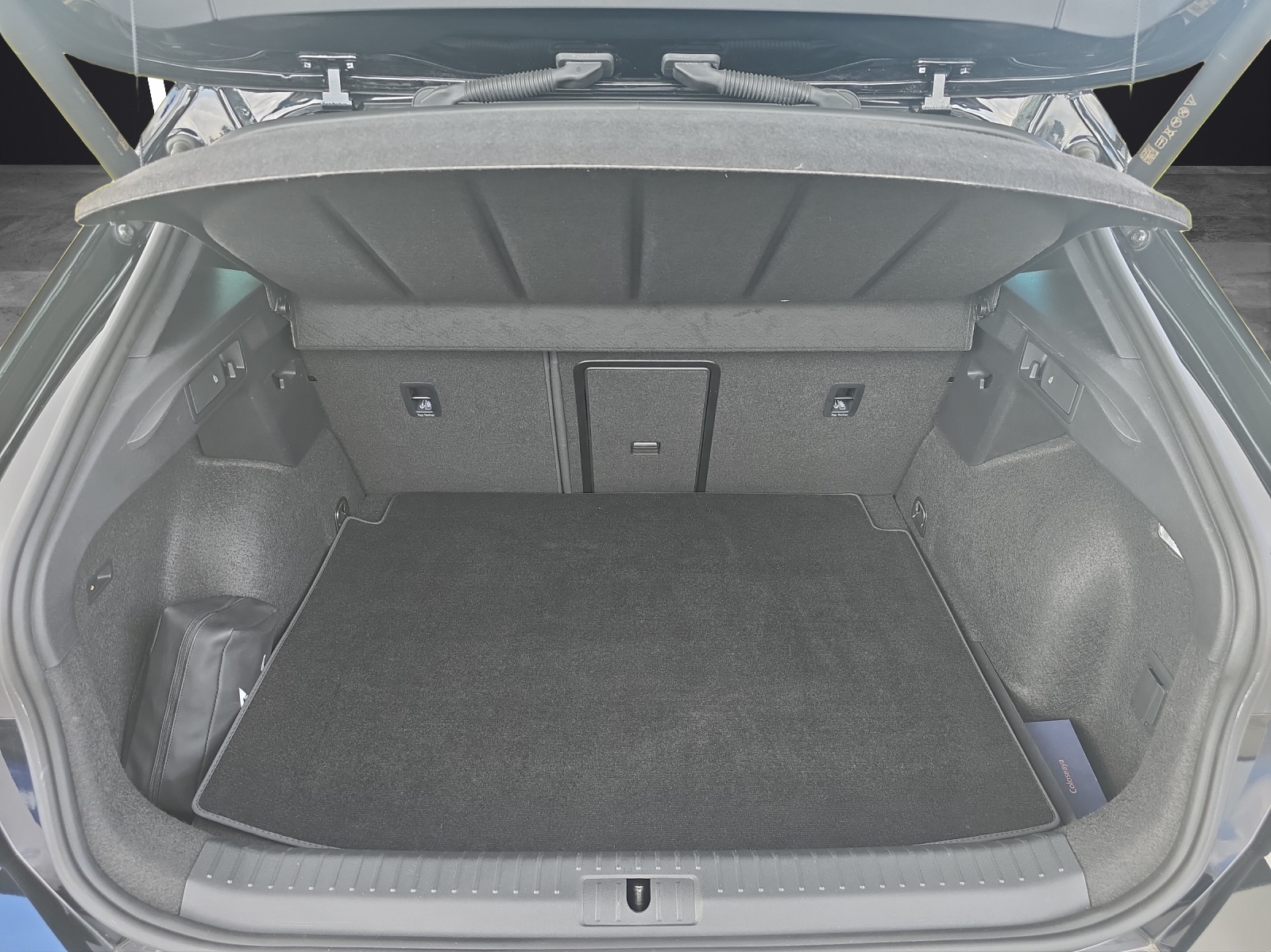 Fahrzeugabbildung CUPRA Formentor VZ e-Hybrid 1.4 DSG AHZ NAVI LED