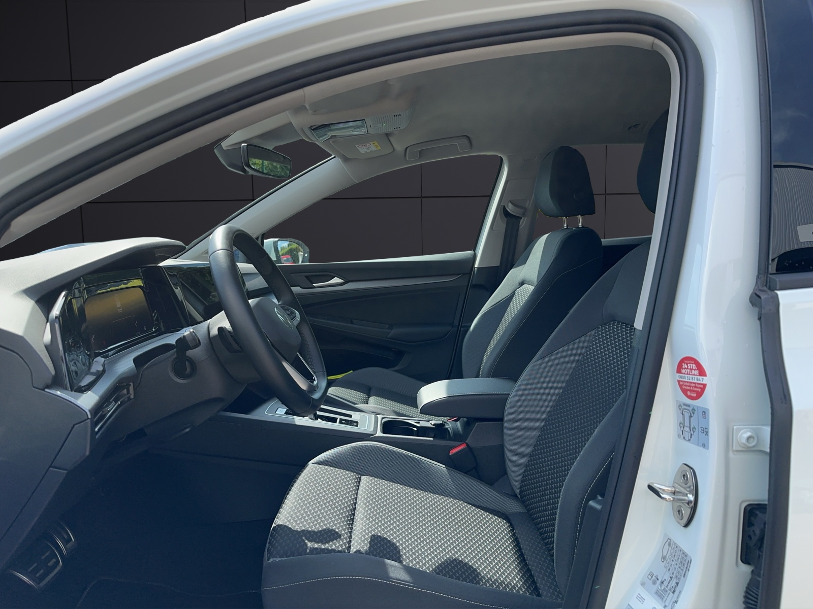 Fahrzeugabbildung Volkswagen Golf VIII Variant eTSI Active DSG DSG NAVI LED AppConnect