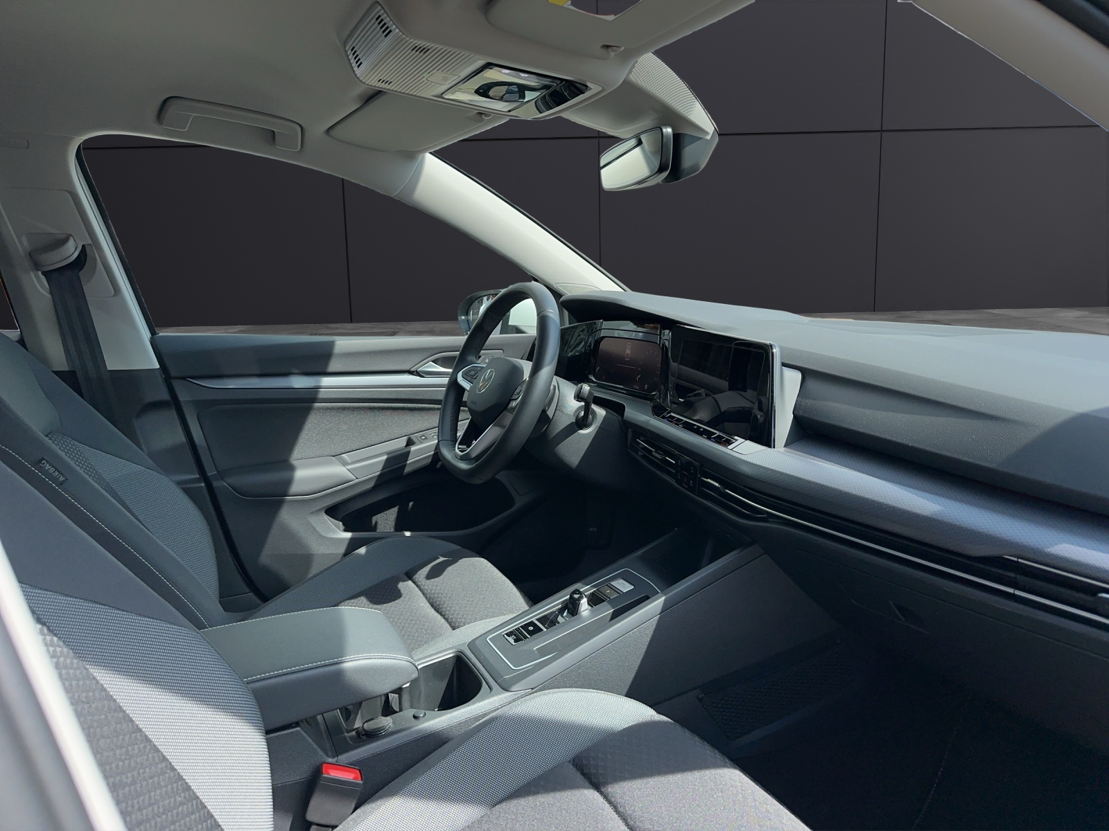 Fahrzeugabbildung Volkswagen Golf VIII Variant eTSI Active DSG DSG NAVI LED AppConnect