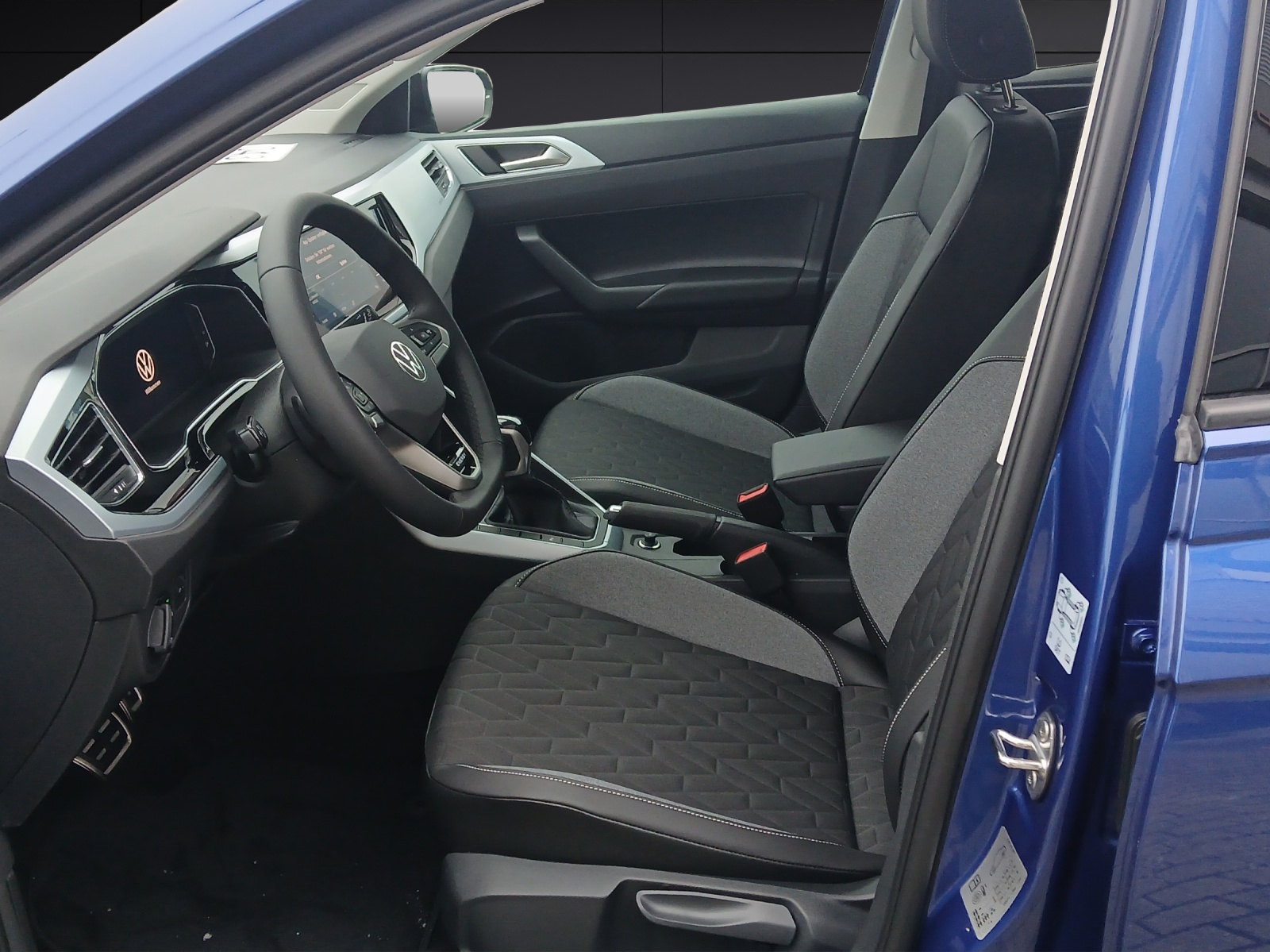 Fahrzeugabbildung Volkswagen Polo Energy TSI DSG LED ACC SH RearView AppConnect Ambiente Klima