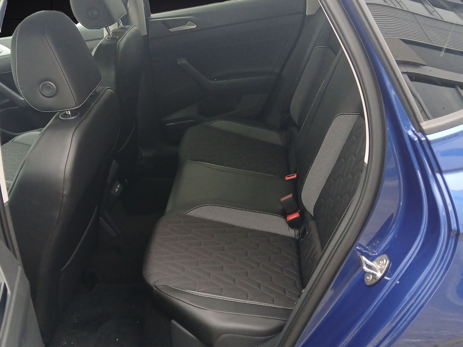 Fahrzeugabbildung Volkswagen Polo Energy TSI DSG LED ACC SH RearView AppConnect Ambiente Klima