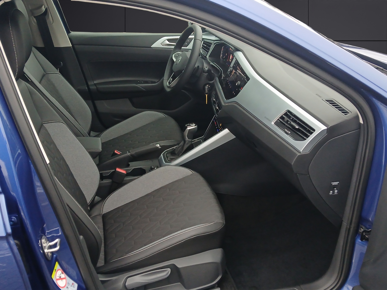 Fahrzeugabbildung Volkswagen Polo Energy TSI DSG LED ACC SH RearView AppConnect Ambiente Klima