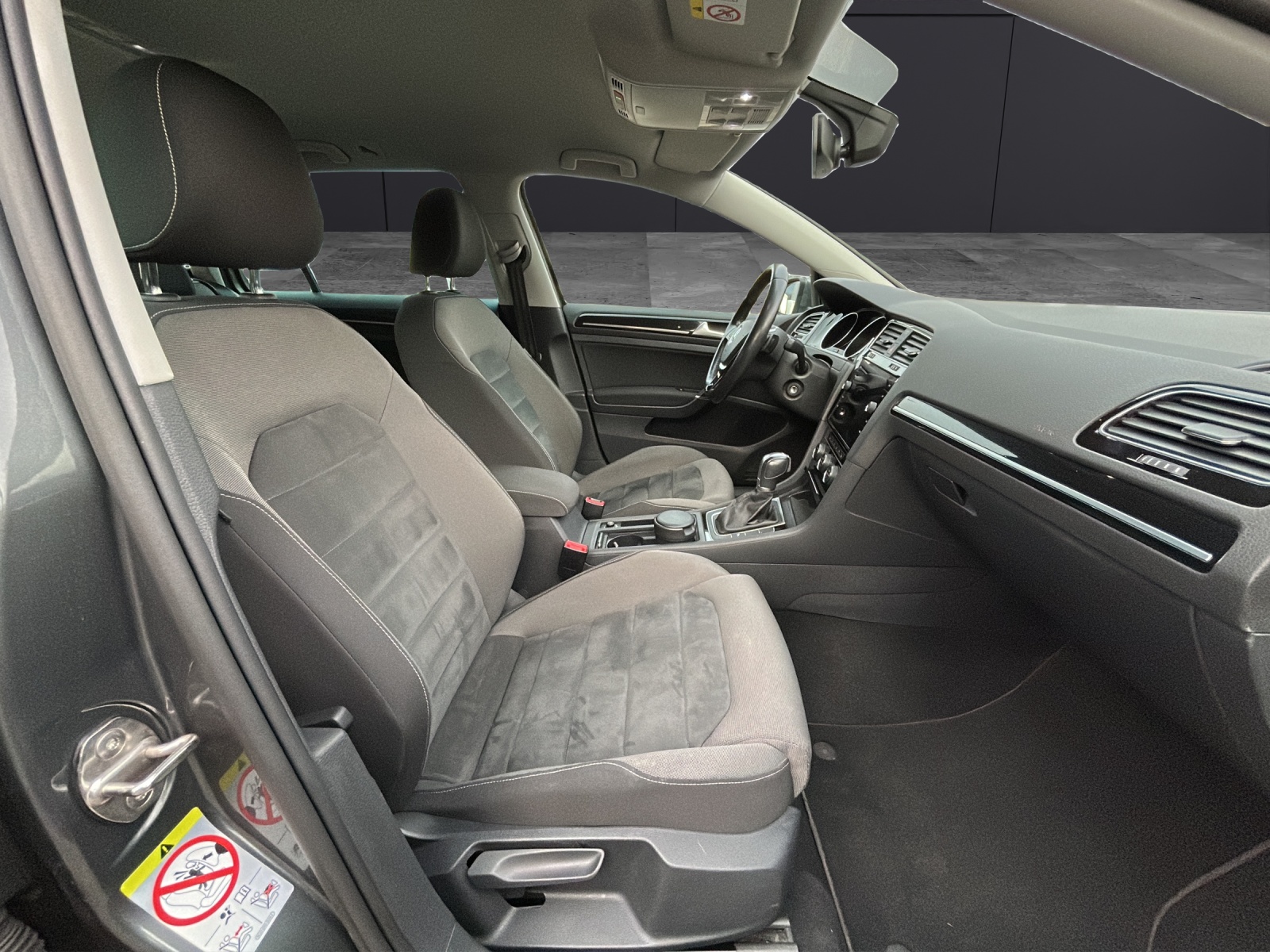 Fahrzeugabbildung Volkswagen Golf VII Variant Highline TSI DSG LED ACC SH Massage PDC Climatronic Navi