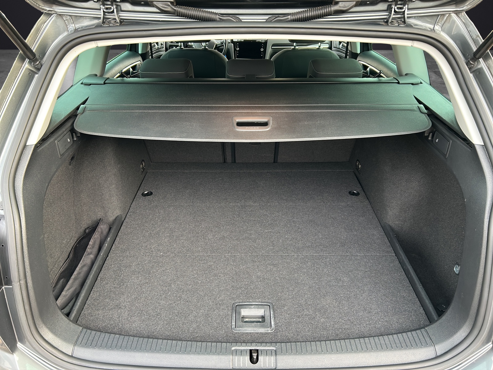 Fahrzeugabbildung Volkswagen Golf VII Variant Highline TSI DSG LED ACC SH Massage PDC Climatronic Navi