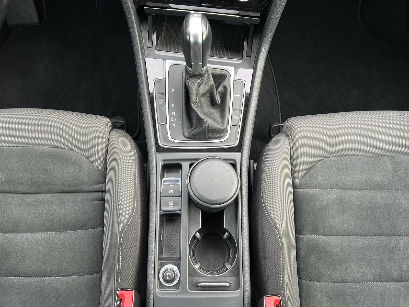 Fahrzeugabbildung Volkswagen Golf VII Variant Highline TSI DSG LED ACC SH Massage PDC Climatronic Navi