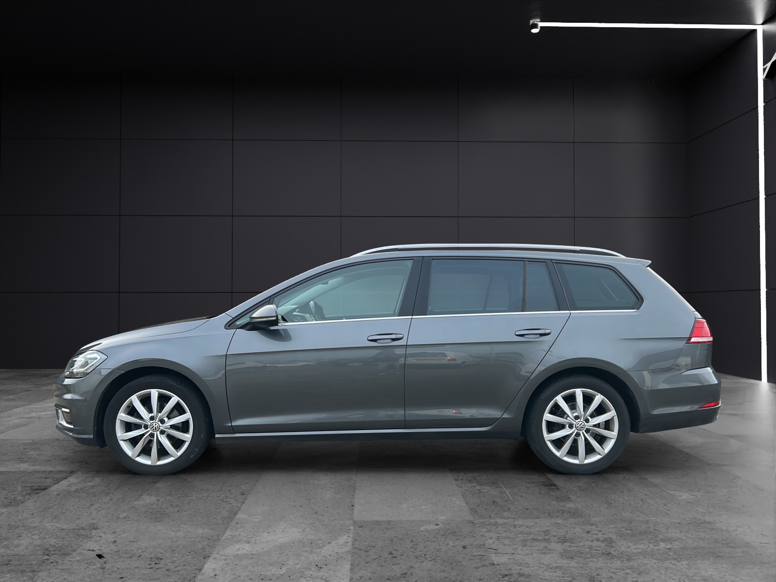 Fahrzeugabbildung Volkswagen Golf VII Variant Highline TSI DSG LED ACC SH Massage PDC Climatronic Navi