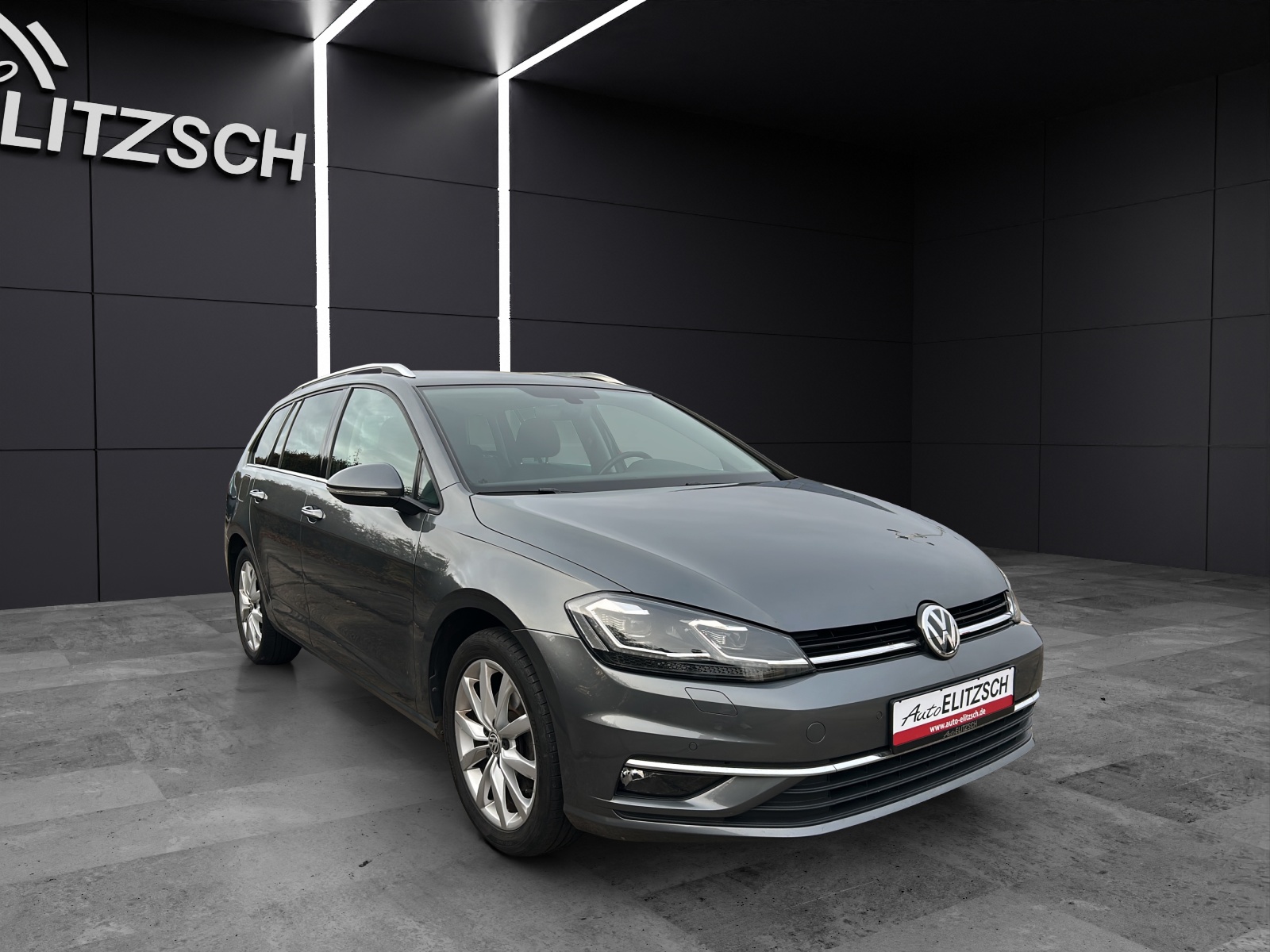 Fahrzeugabbildung Volkswagen Golf VII Variant Highline TSI DSG LED ACC SH Massage PDC Climatronic Navi