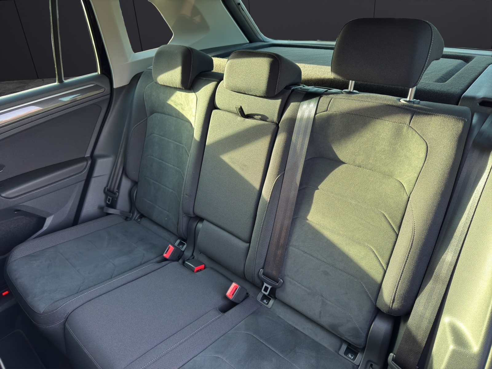 Fahrzeugabbildung Volkswagen Tiguan eHybrid Elegance DSG Matrix Navi AID ACC RFK SH LM