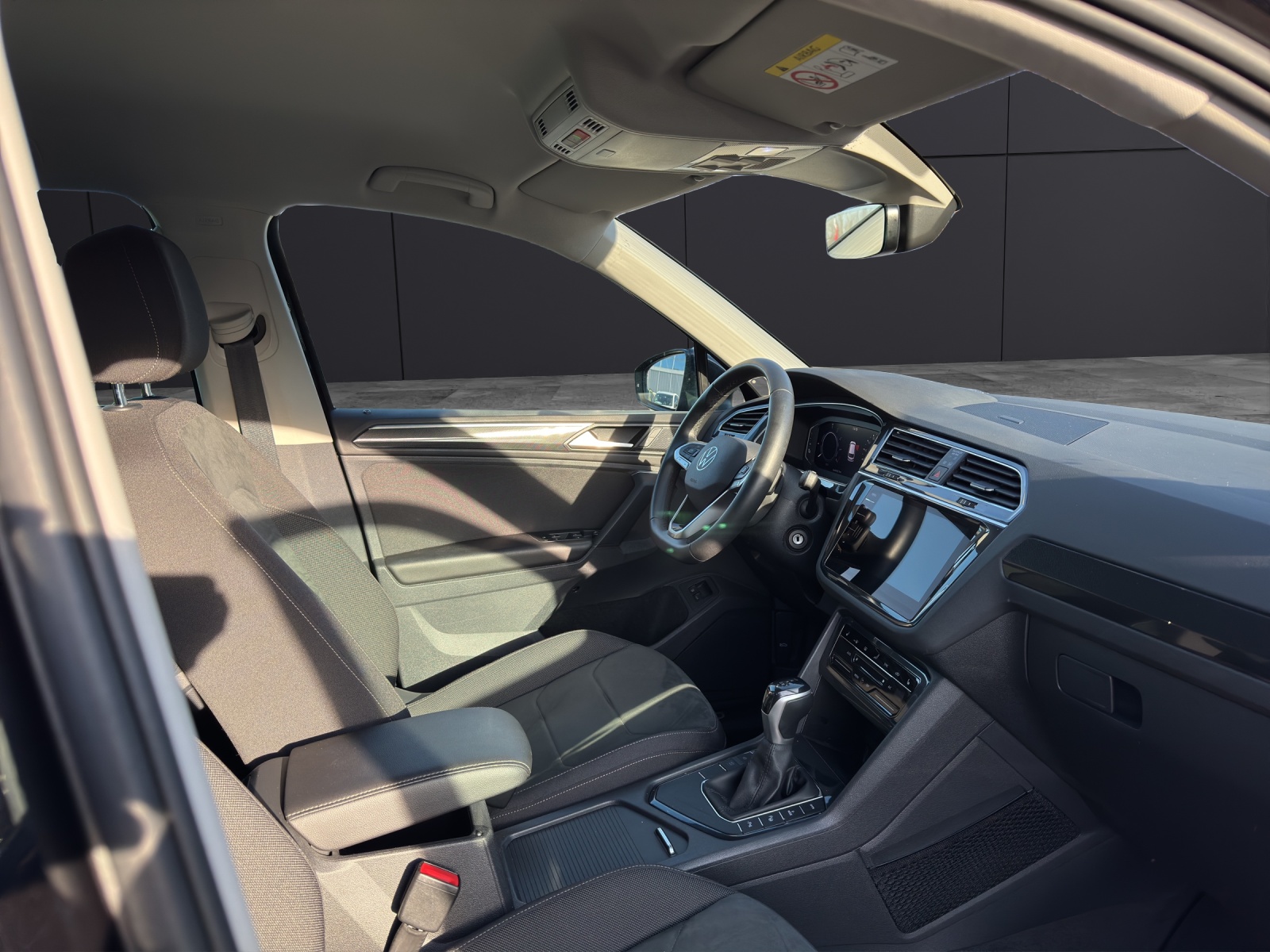 Fahrzeugabbildung Volkswagen Tiguan eHybrid Elegance DSG Matrix Navi AID ACC RFK SH LM
