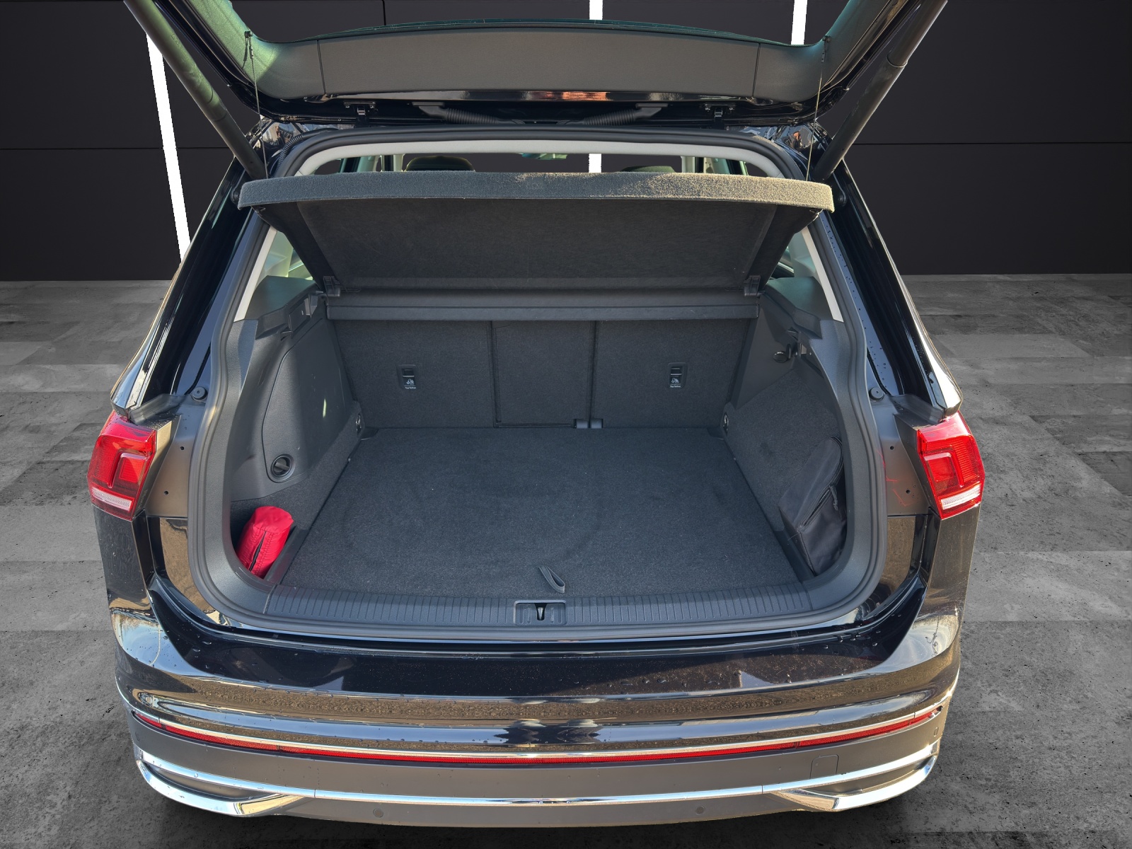 Fahrzeugabbildung Volkswagen Tiguan eHybrid Elegance DSG Matrix Navi AID ACC RFK SH LM