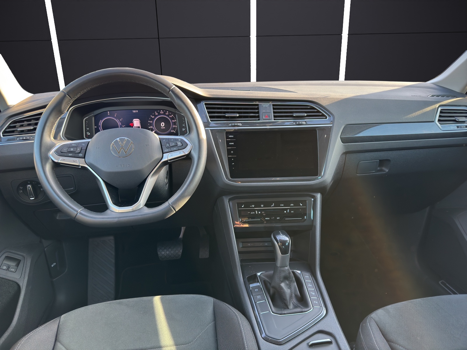 Fahrzeugabbildung Volkswagen Tiguan eHybrid Elegance DSG Matrix Navi AID ACC RFK SH LM