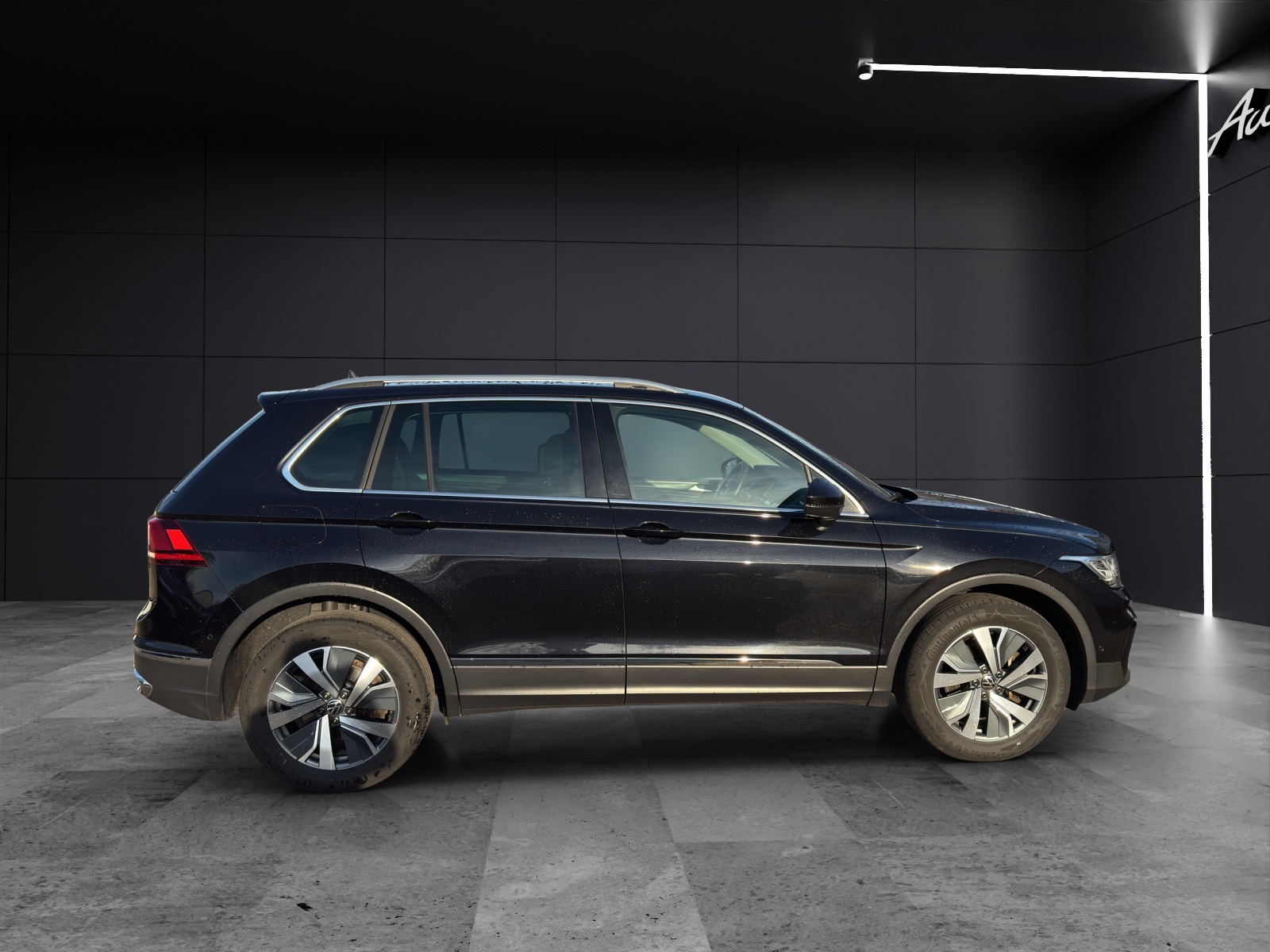 Fahrzeugabbildung Volkswagen Tiguan eHybrid Elegance DSG Matrix Navi AID ACC RFK SH LM