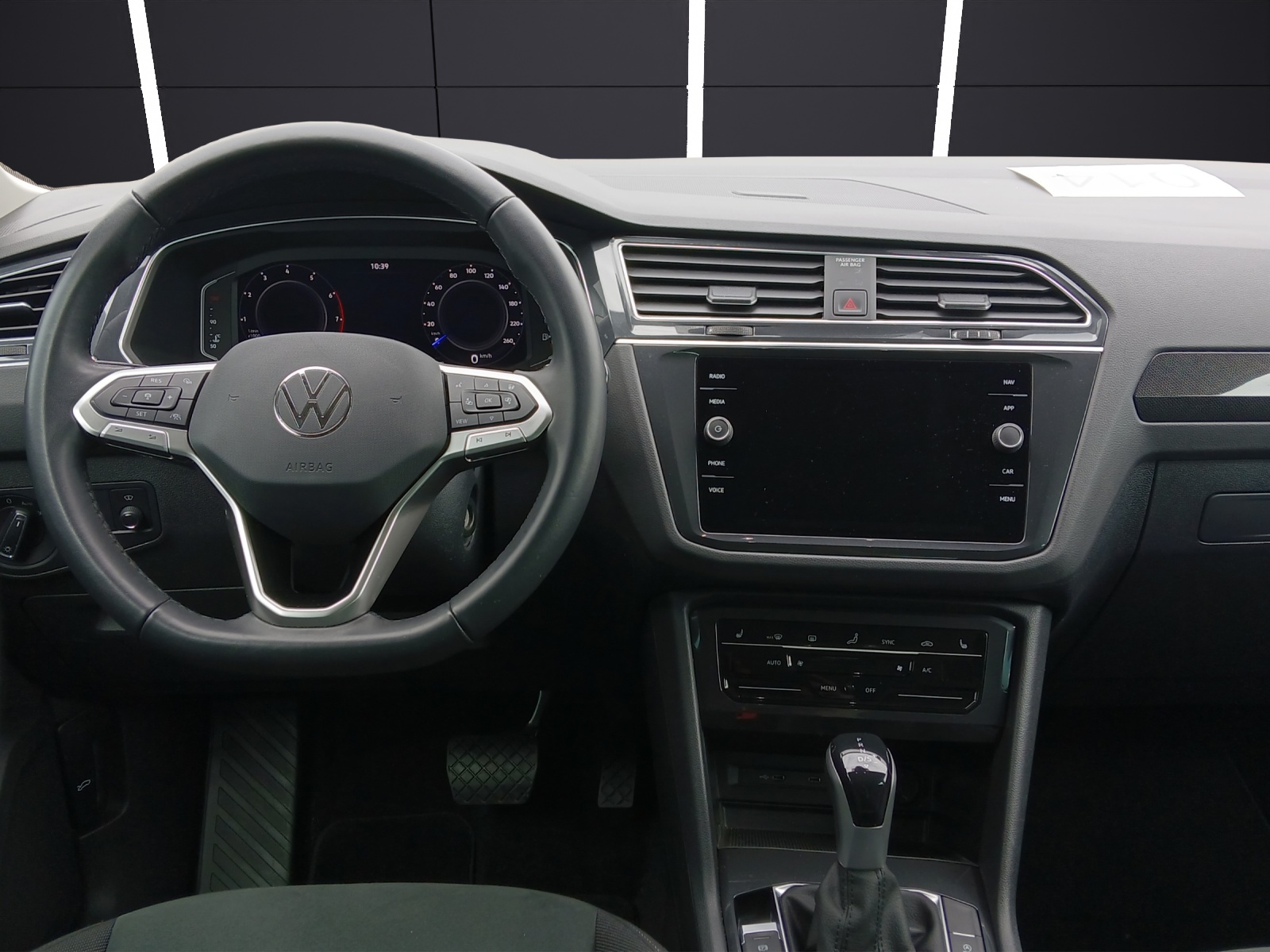 Fahrzeugabbildung Volkswagen Tiguan TSI Elegance DSG Matrix Navi AHK ACC HUD AID