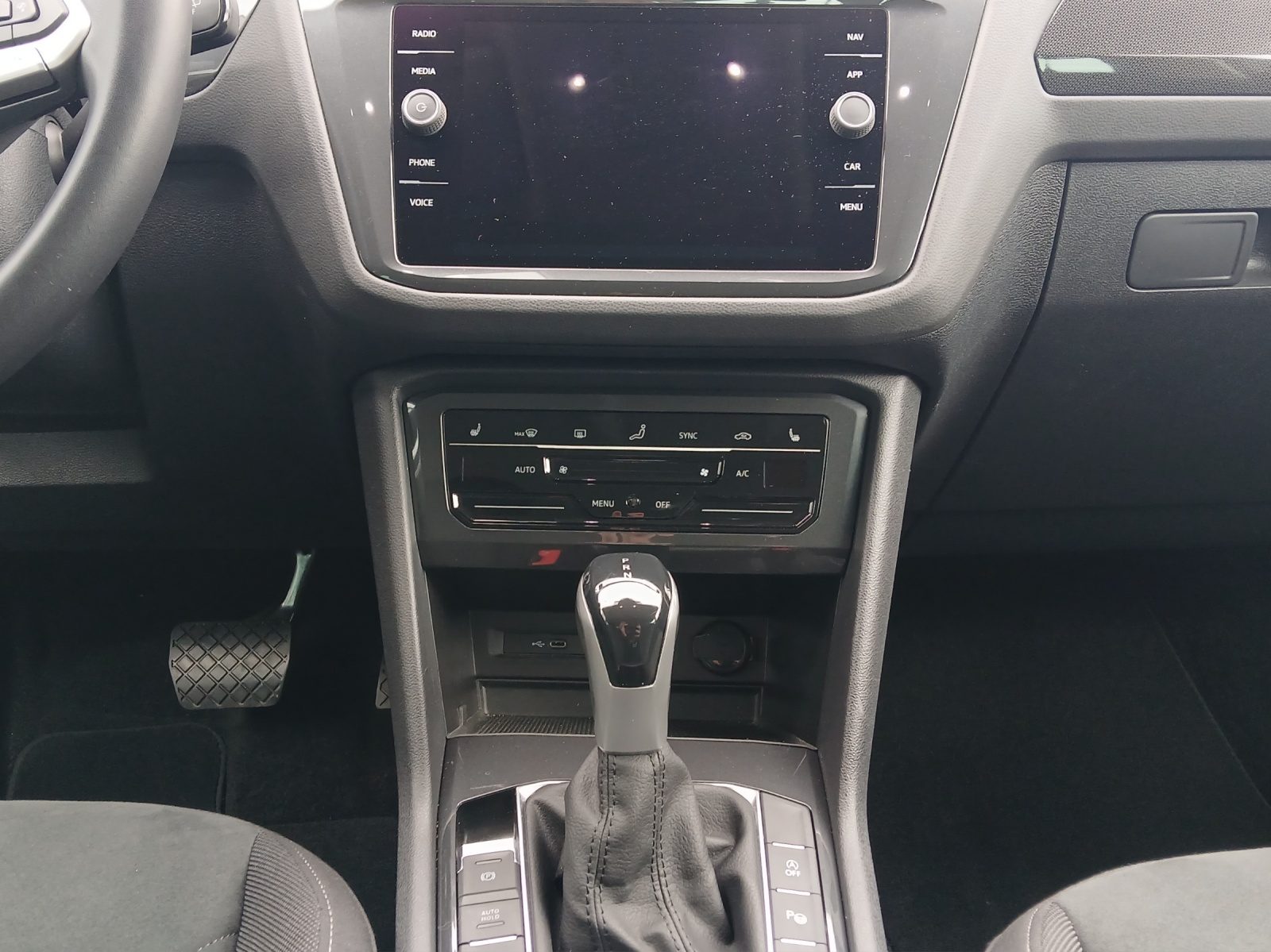 Fahrzeugabbildung Volkswagen Tiguan TSI Elegance DSG Matrix Navi AHK ACC HUD AID