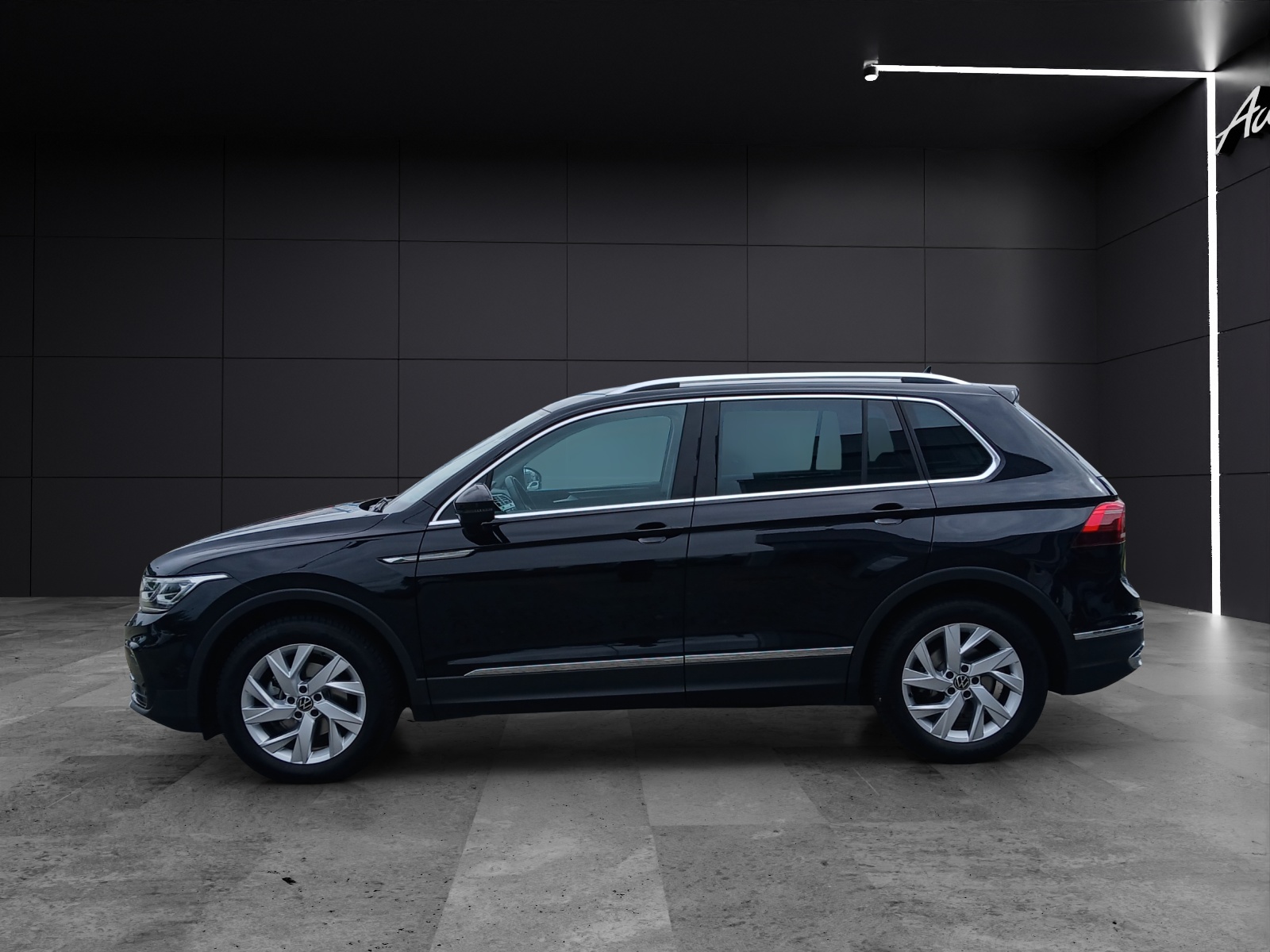 Fahrzeugabbildung Volkswagen Tiguan TSI Elegance DSG Matrix Navi AHK ACC HUD AID