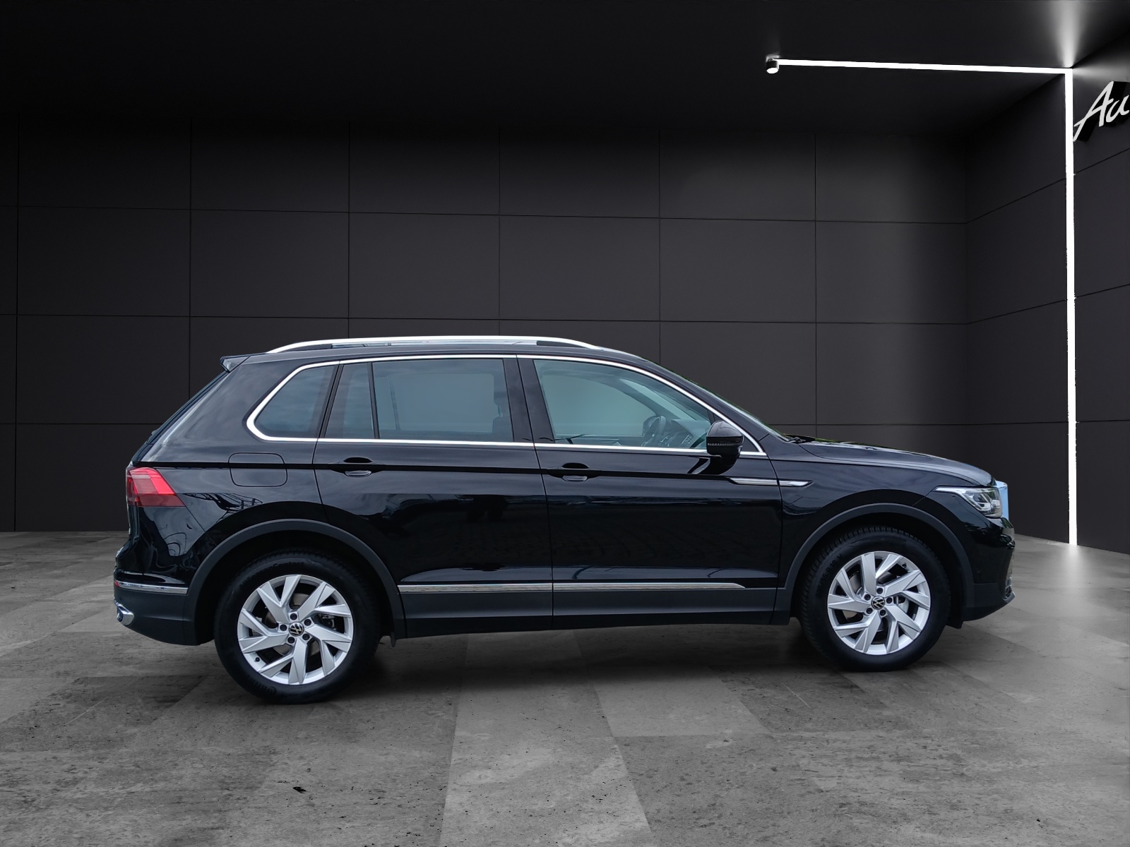 Fahrzeugabbildung Volkswagen Tiguan TSI Elegance DSG Matrix Navi AHK ACC HUD AID