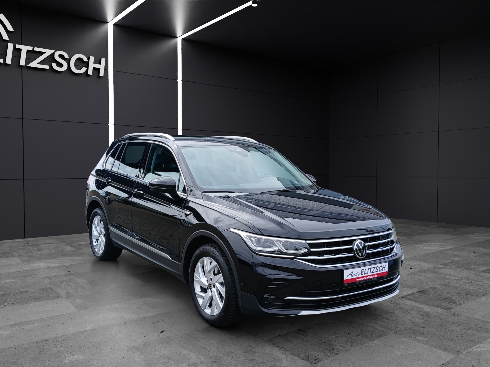 Fahrzeugabbildung Volkswagen Tiguan TSI Elegance DSG Matrix Navi AHK ACC HUD AID