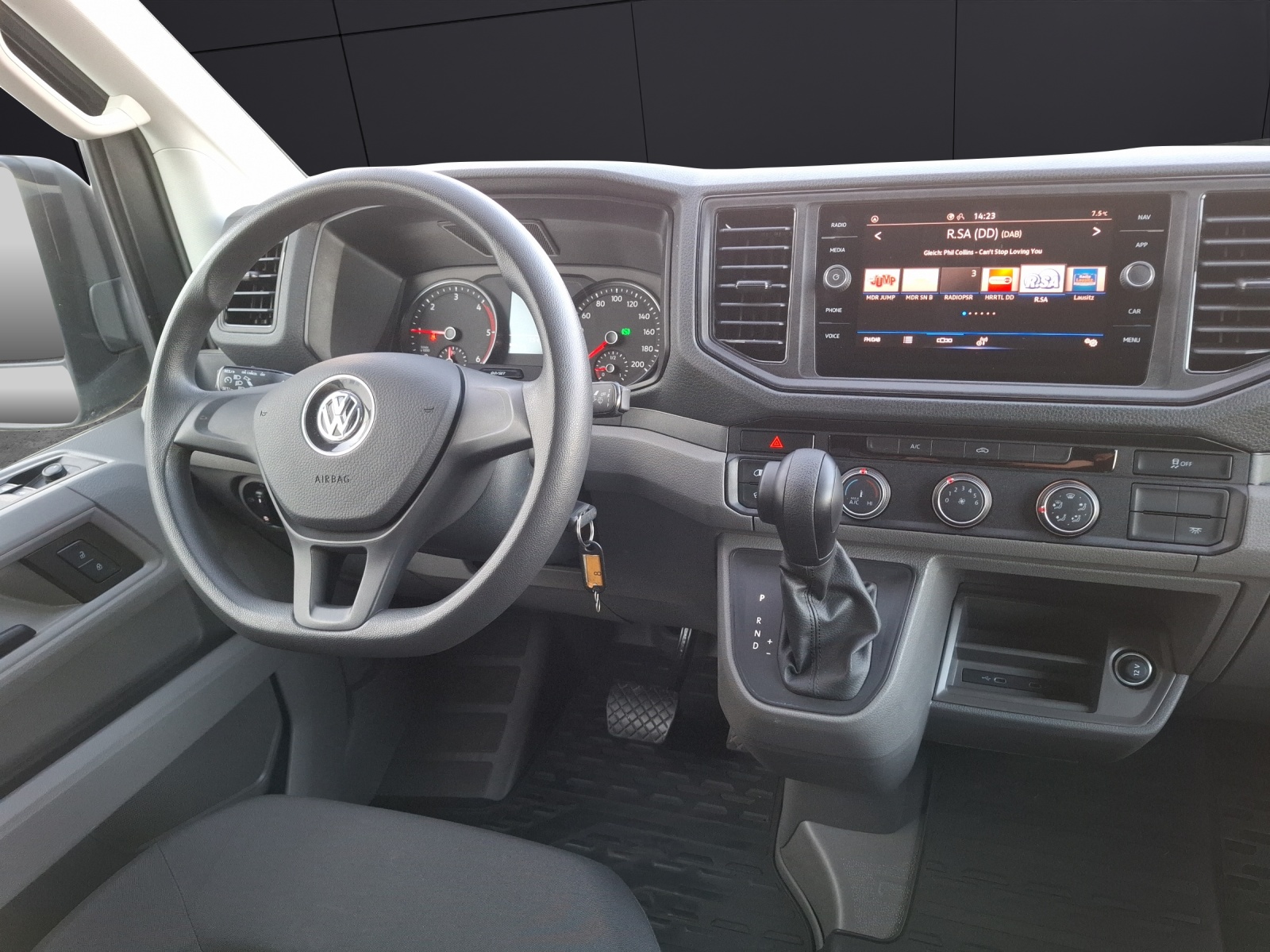 Fahrzeugabbildung Volkswagen Crafter Kasten 35 MR HD AHK Navi Klima GRA RFK