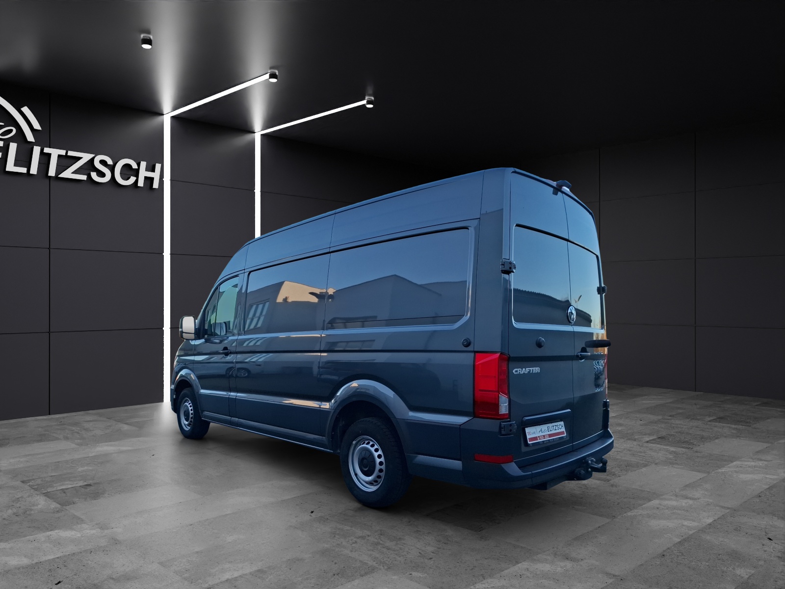 Fahrzeugabbildung Volkswagen Crafter Kasten 35 MR HD AHK Navi Klima GRA RFK