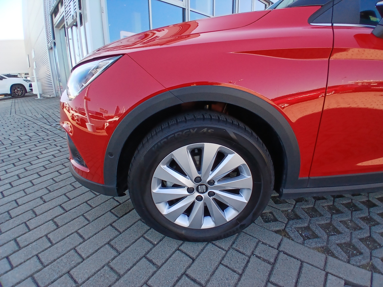 Fahrzeugabbildung SEAT Arona TSI Xcellence DSG LED AHK Navi ACC RFK SH LM