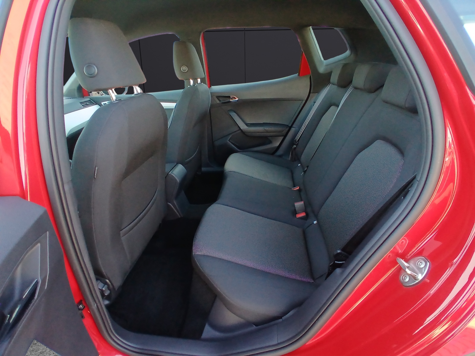 Fahrzeugabbildung SEAT Arona TSI Xcellence DSG LED AHK Navi ACC RFK SH LM