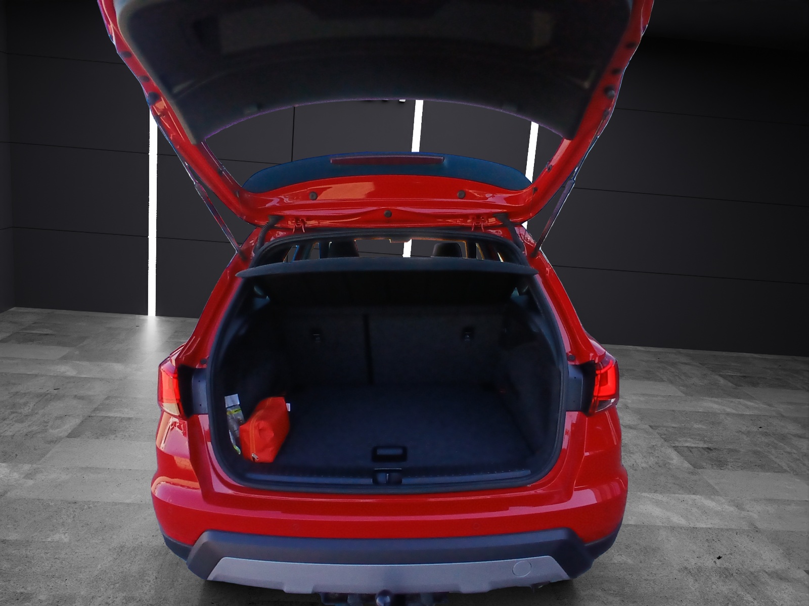 Fahrzeugabbildung SEAT Arona TSI Xcellence DSG LED AHK Navi ACC RFK SH LM