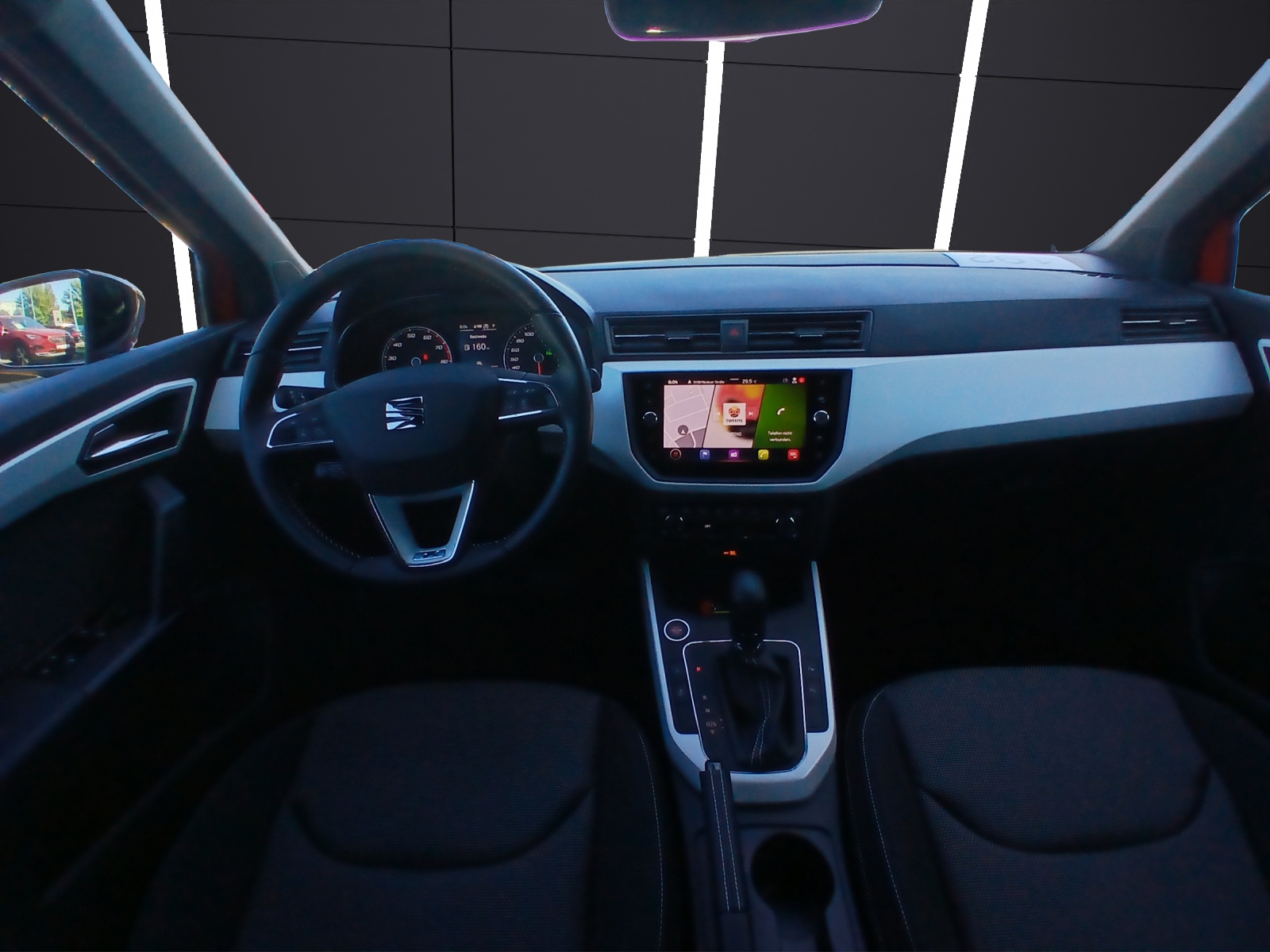 Fahrzeugabbildung SEAT Arona TSI Xcellence DSG LED AHK Navi ACC RFK SH LM