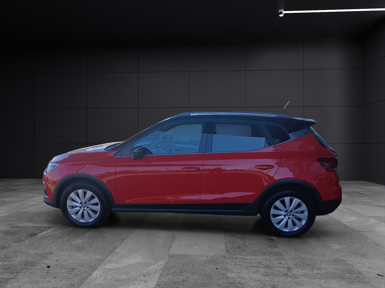 Fahrzeugabbildung SEAT Arona TSI Xcellence DSG LED AHK Navi ACC RFK SH LM