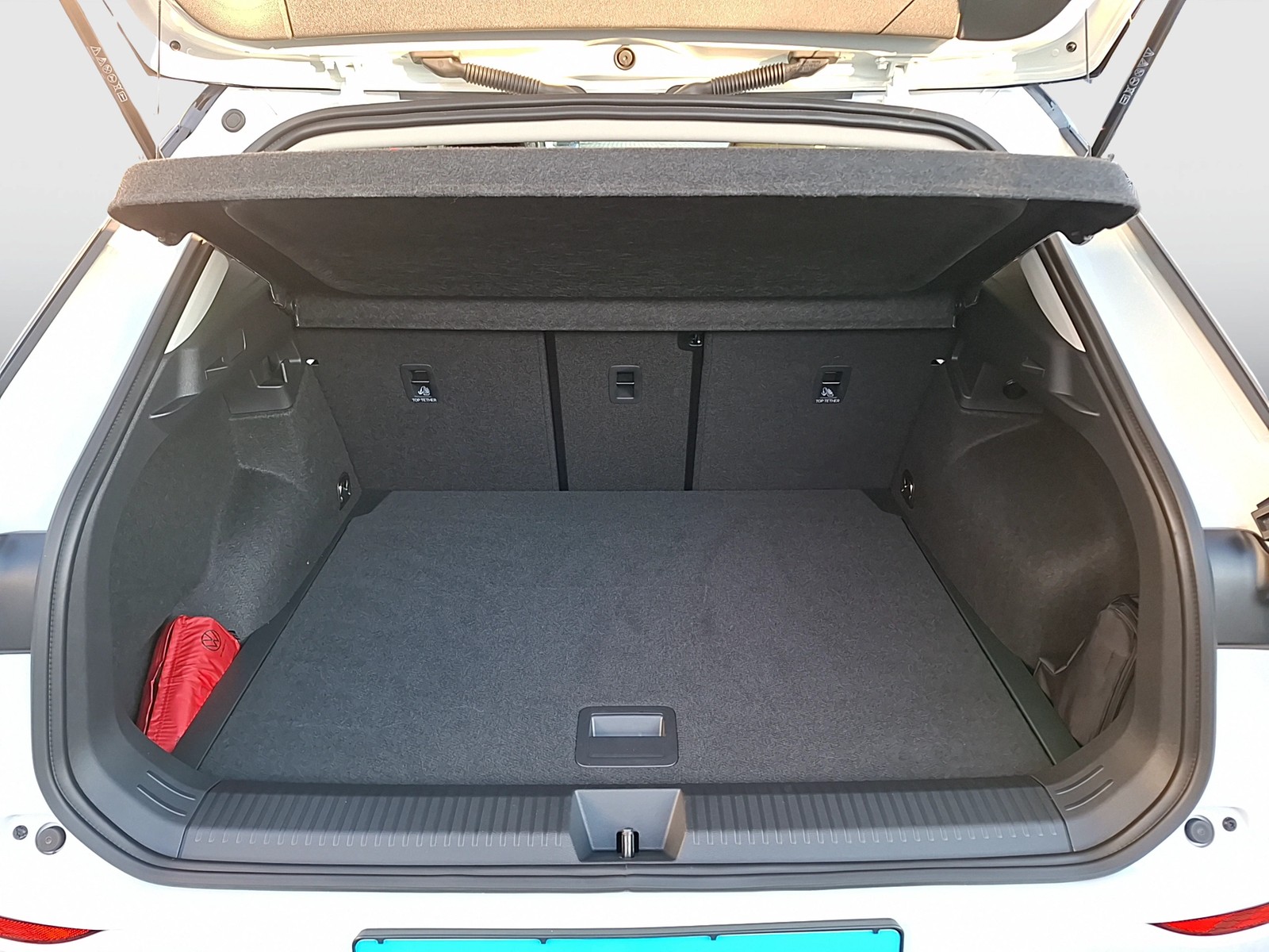 Fahrzeugabbildung Volkswagen T-Roc eTSI Life DSG LEDplus Navi AID ACC RFK SHZ