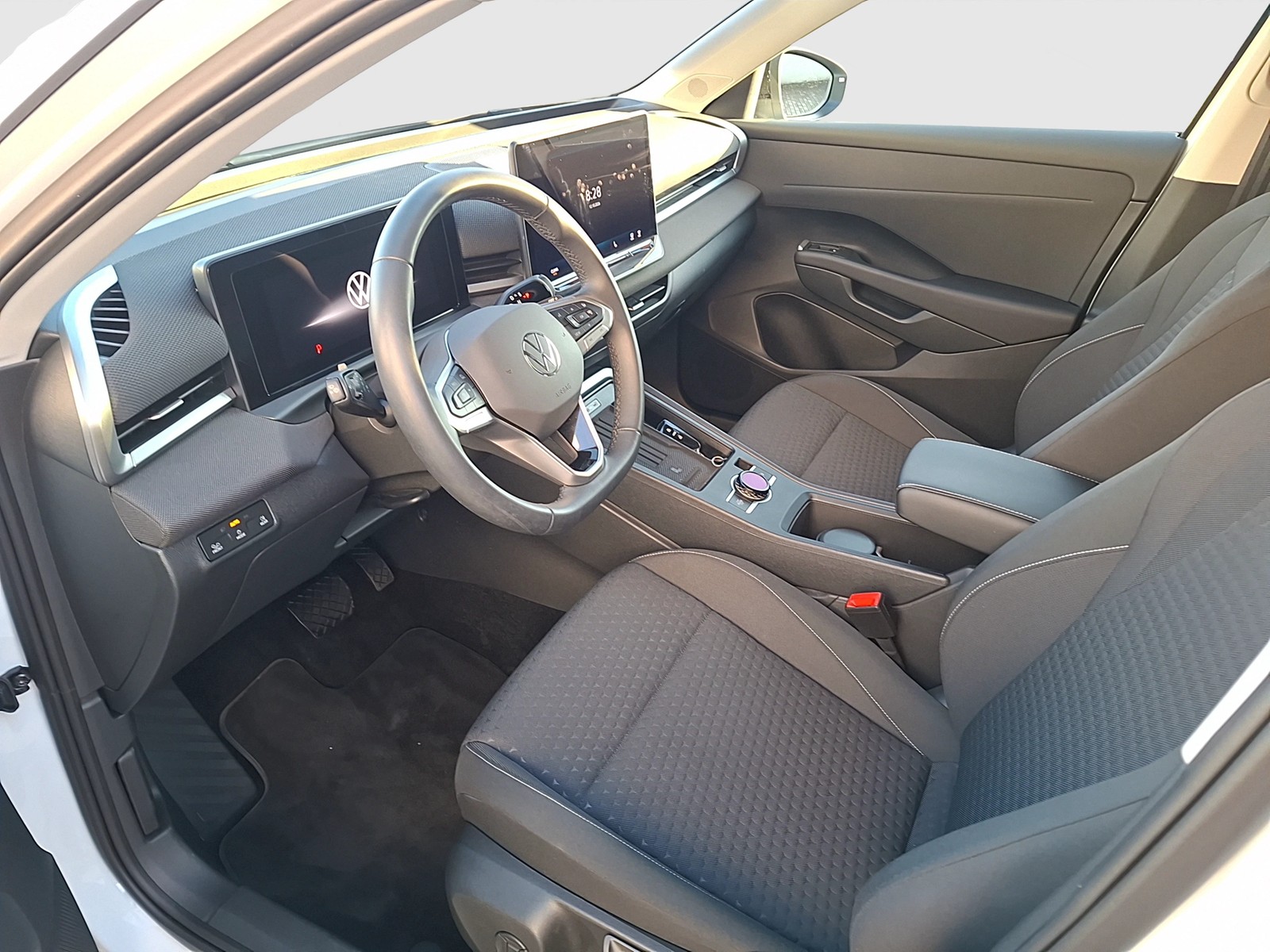 Fahrzeugabbildung Volkswagen T-Roc eTSI Life DSG LEDplus Navi AID ACC RFK SHZ