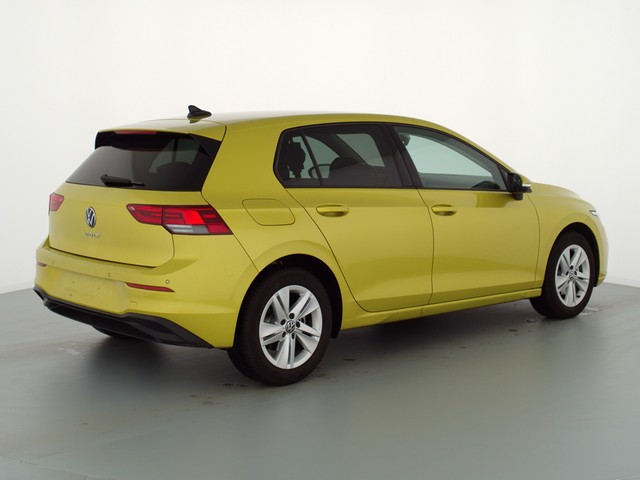 Fahrzeugabbildung Volkswagen Golf VIII TSI Life LED Navi AID ACC PDC SHZ