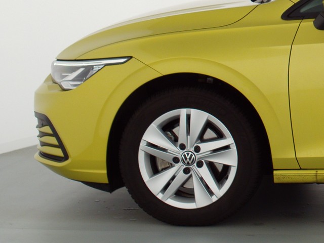 Fahrzeugabbildung Volkswagen Golf VIII TSI Life LED Navi AID ACC PDC SHZ