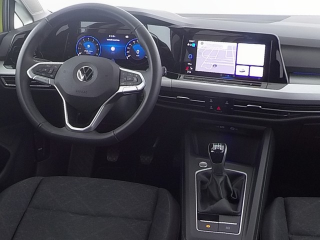 Fahrzeugabbildung Volkswagen Golf VIII TSI Life LED Navi AID ACC PDC SHZ