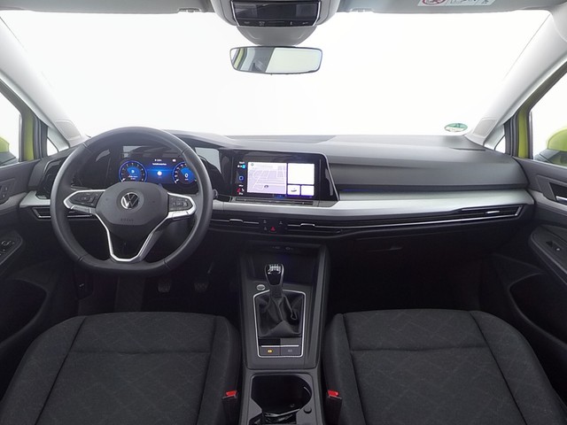 Fahrzeugabbildung Volkswagen Golf VIII TSI Life LED Navi AID ACC PDC SHZ