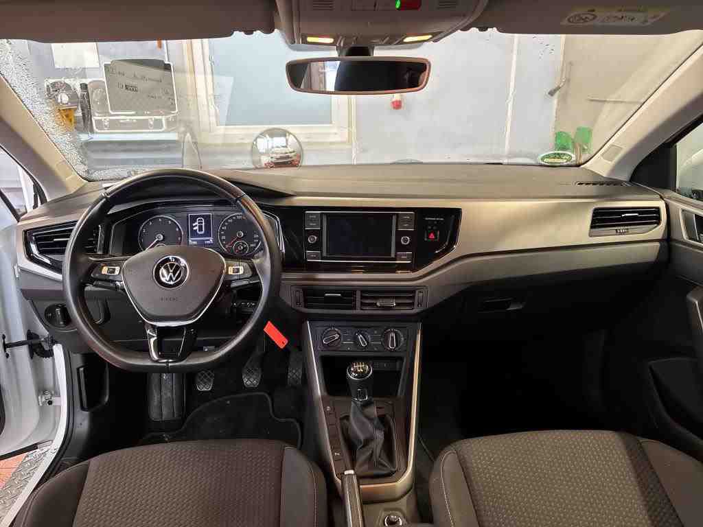 Fahrzeugabbildung Volkswagen Polo TSI Comfortline LED CarPlay Klima ACC PDC SH LM