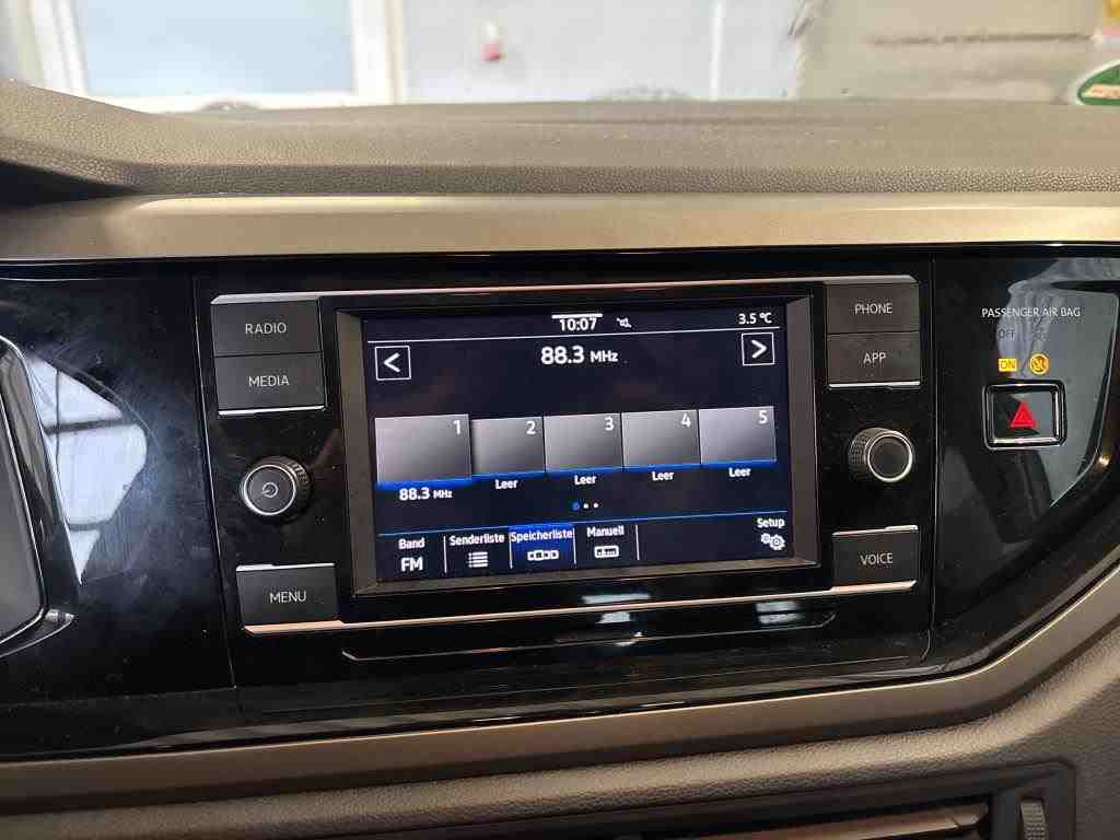 Fahrzeugabbildung Volkswagen Polo TSI Comfortline LED CarPlay Klima ACC PDC SH LM