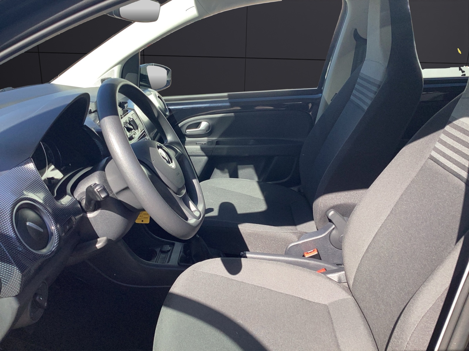 Fahrzeugabbildung Volkswagen up! Kamera GRA SHZ DAB